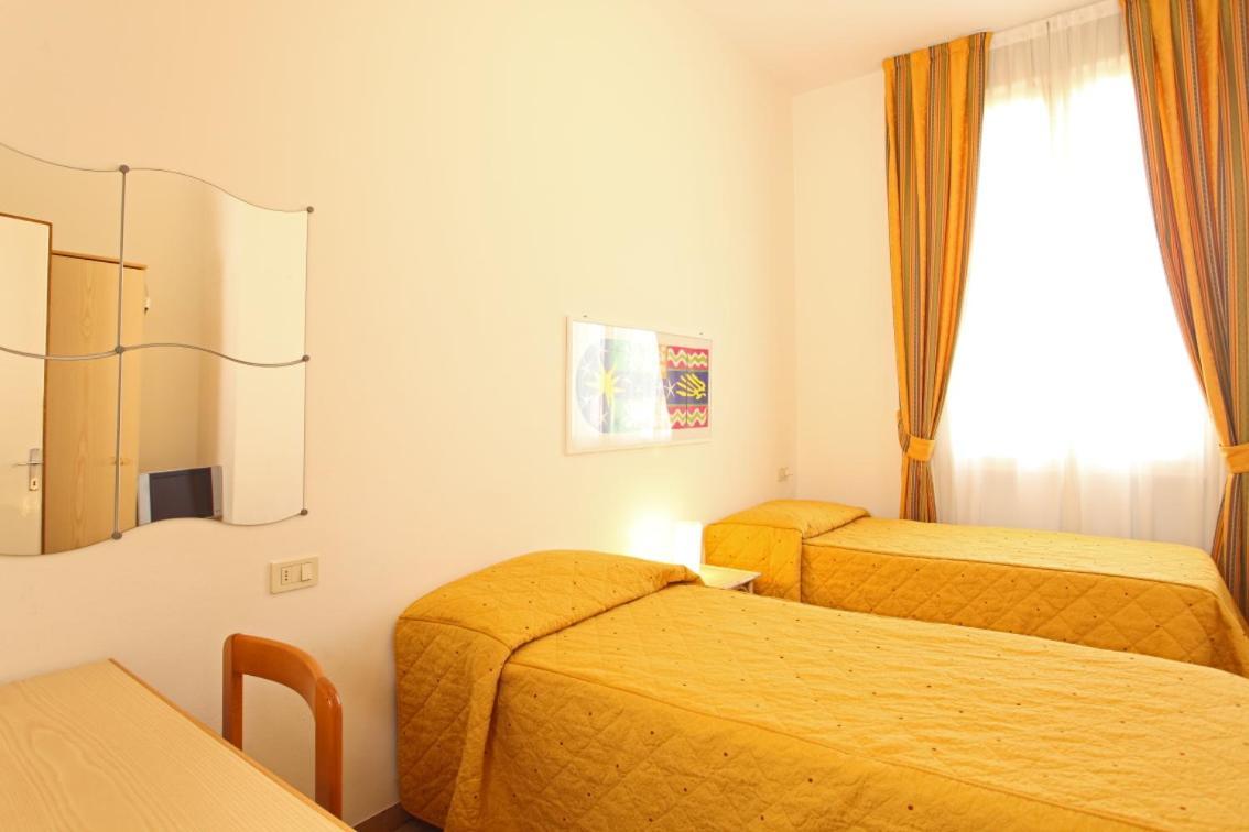 Arianna Hotel Marina di Pietrasanta Rum bild