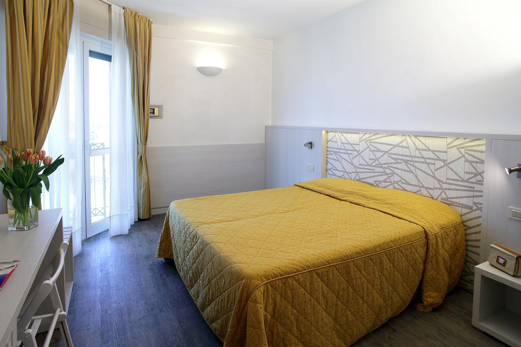Arianna Hotel Marina di Pietrasanta Rum bild